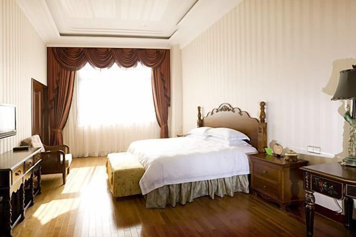 Hochwertige Bettwaren, Daunenbettdecken, Pillowtop-Betten, Minibar