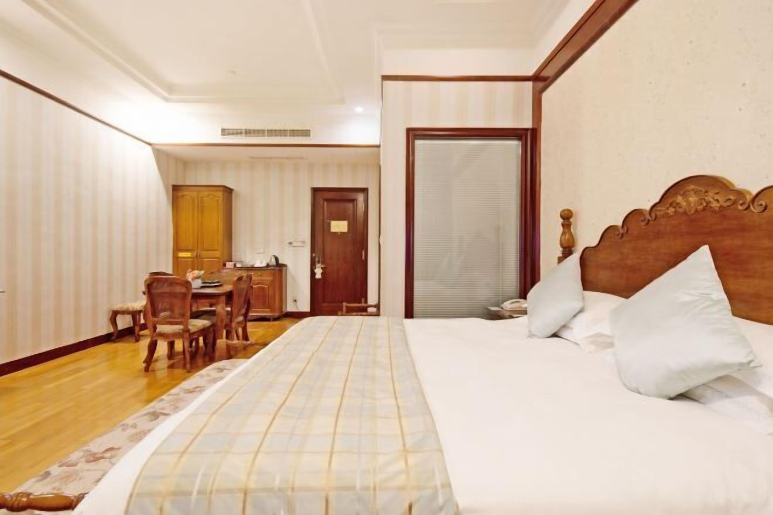 Ropa de cama de alta calidad, edredón, camas con pillow-top y minibar 