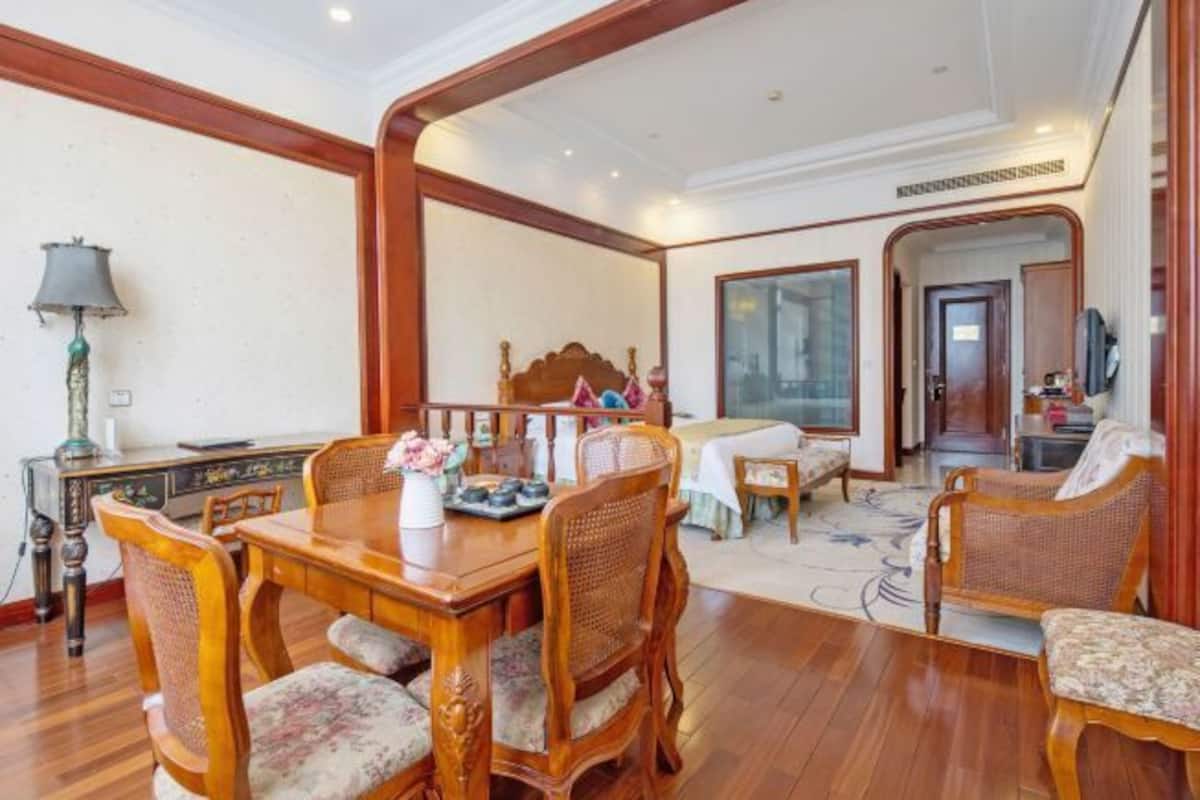 Premium bedding, down comforters, pillowtop beds, minibar