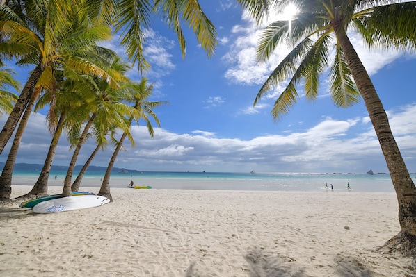 Plage privée à proximité, cabines gratuites