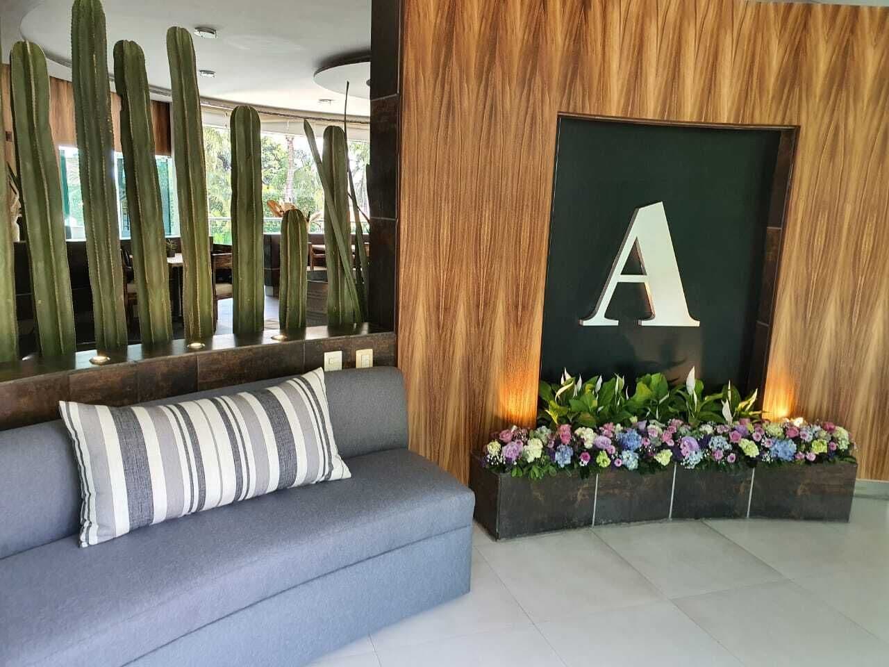 breakfast, dinner and brunch served