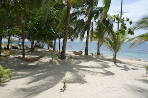 Ubicación a pie de playa, masajes en la playa y submarinismo