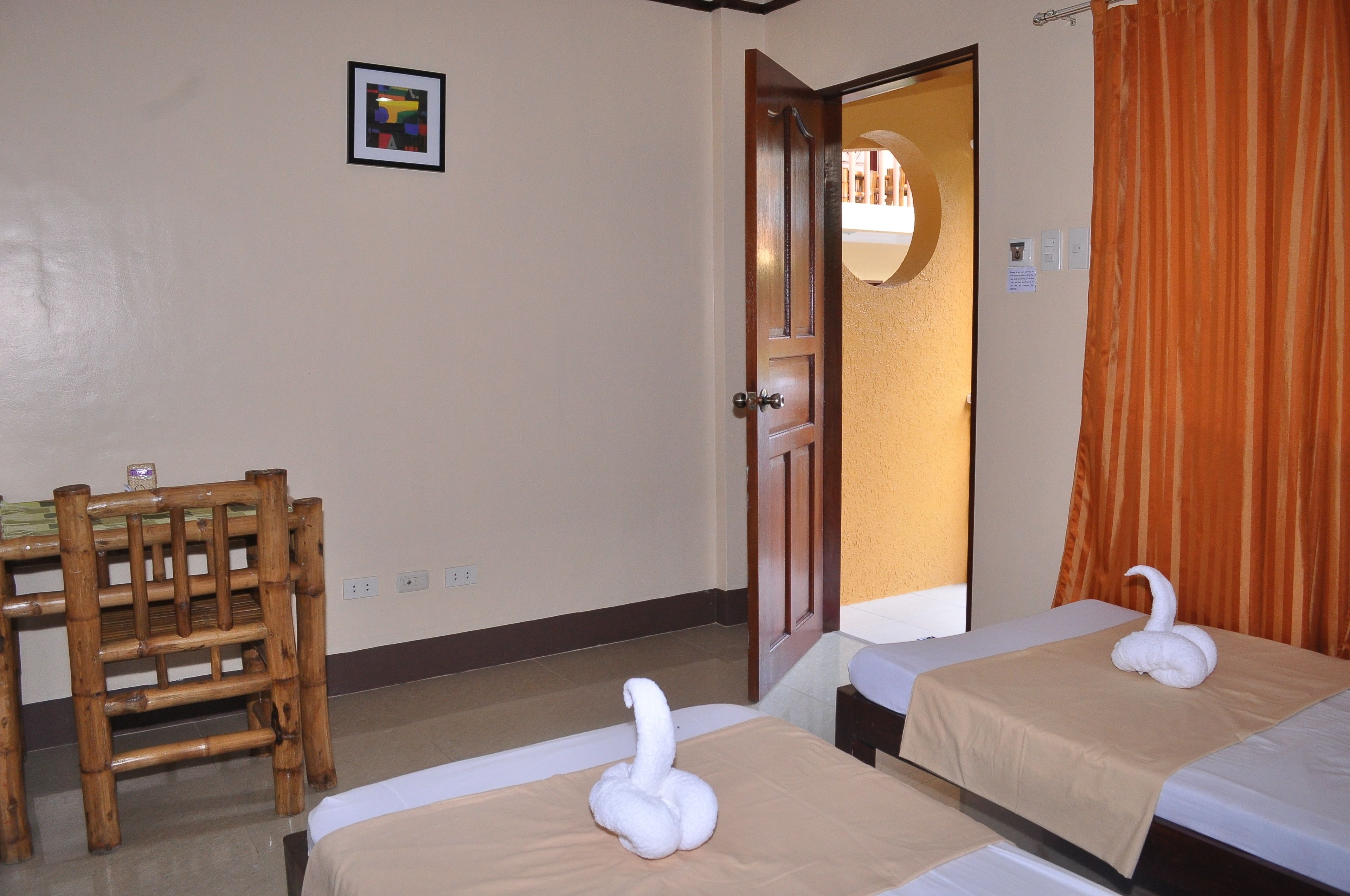 1 bedroom, egyptian cotton sheets, premium bedding, select comfort beds