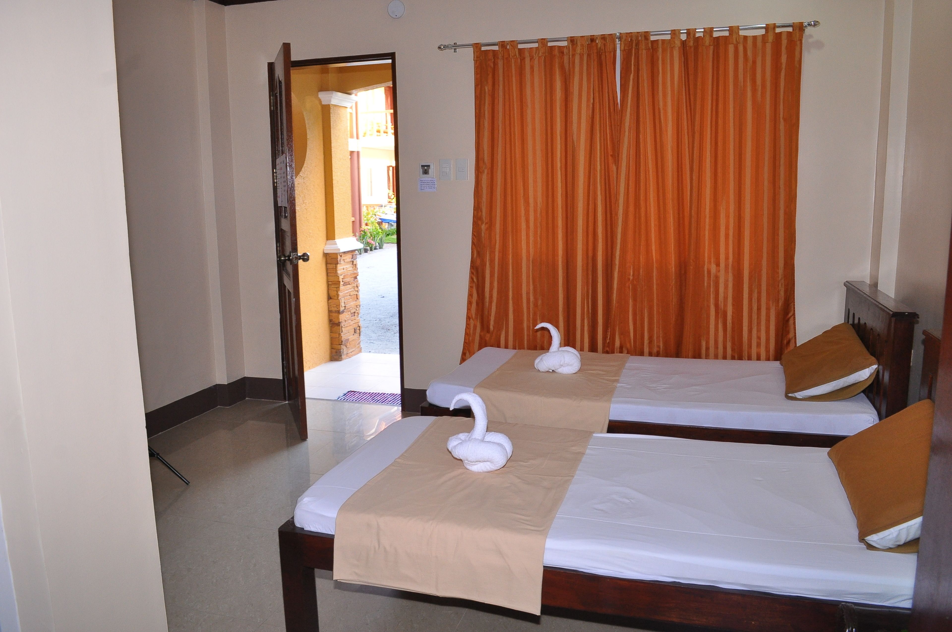 standard twin fan | 1 bedroom, egyptian cotton sheets, premium bedding, select comfort beds