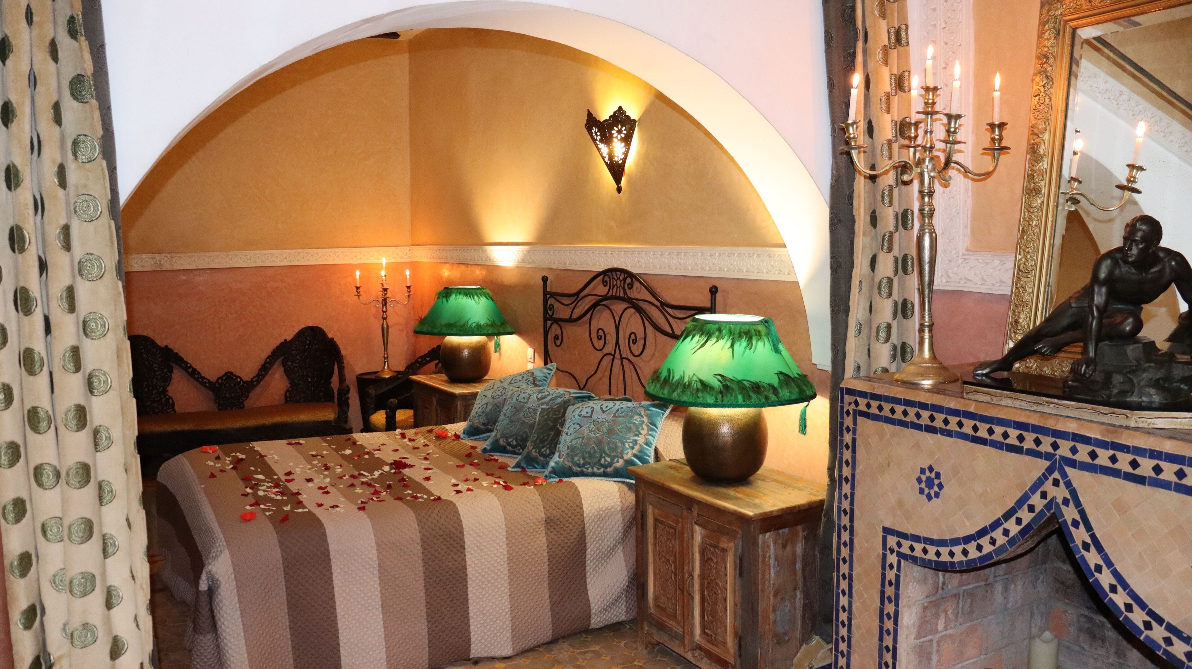 Suite (Arabian Nights) | Decoración personalizada y tabla de planchar con plancha 