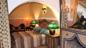 Suite (Arabian Nights) | Decoración personalizada y tabla de planchar con plancha 