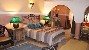 Suite (Arabian Nights) | Decoració individual, planxa i posts de planxar i bressols gratuïts 