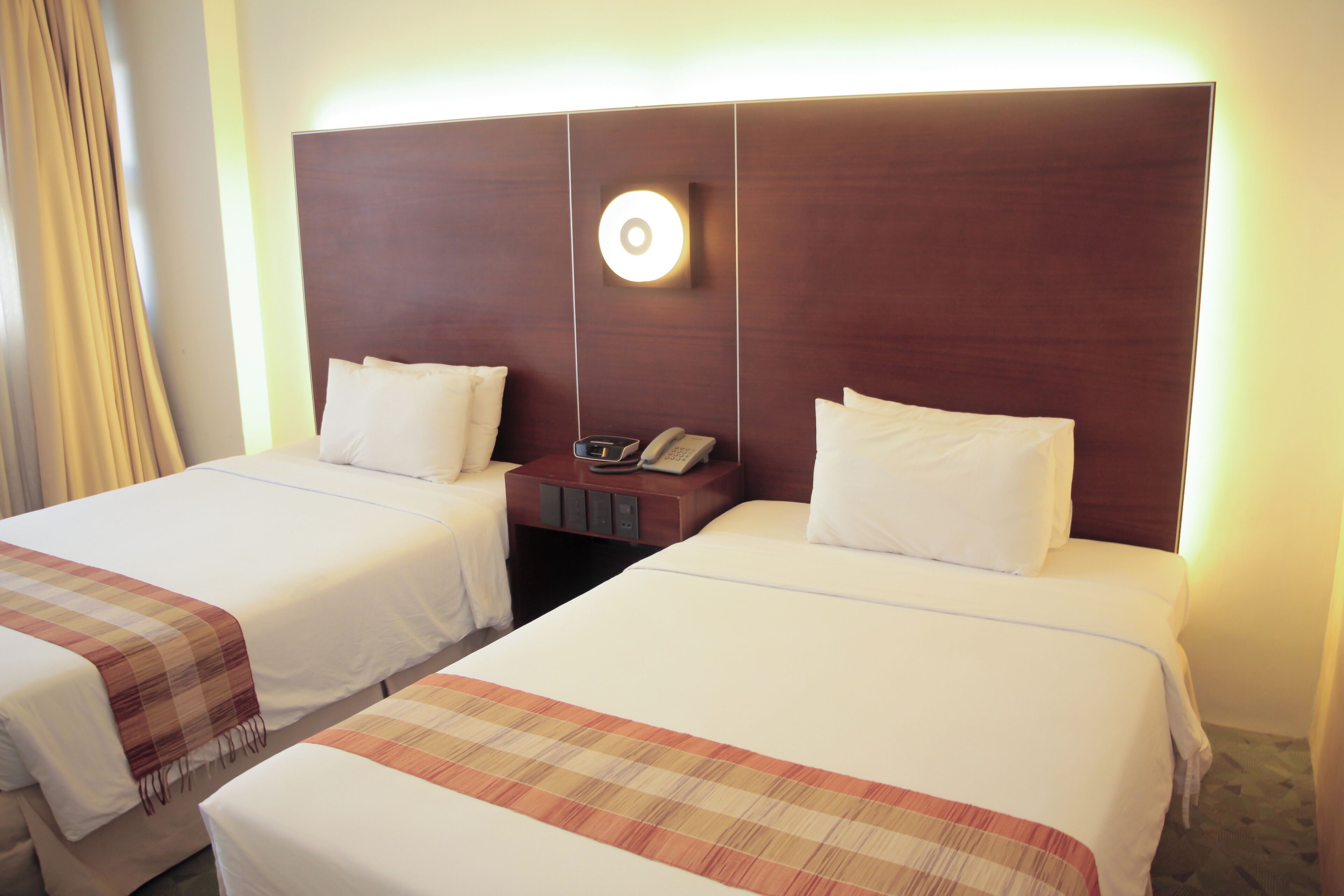 In-room safe, desk, WiFi (free), bed sheets