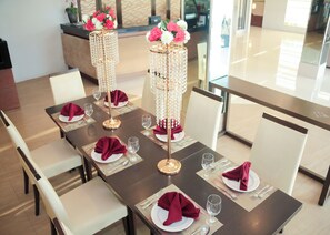 Breakfast, lunch, dinner and brunch served - Casablanca Suites Near Airport (Legazpi)