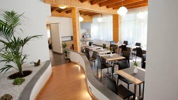 Café da manhã feito na hora todos os dias (EUR 12 por pessoa)