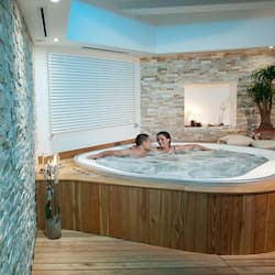 Sauna, hot tub, Turkish bath, body treatments, aromatherapy, body wraps