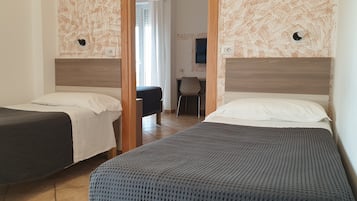 Camera familiare, camere comunicanti | Una cassaforte in camera, una scrivania, Wi-Fi gratuito, lenzuola