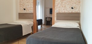 Habitación familiar, habitaciones conectadas | Caja de seguridad en la habitación, escritorio y wifi gratis 