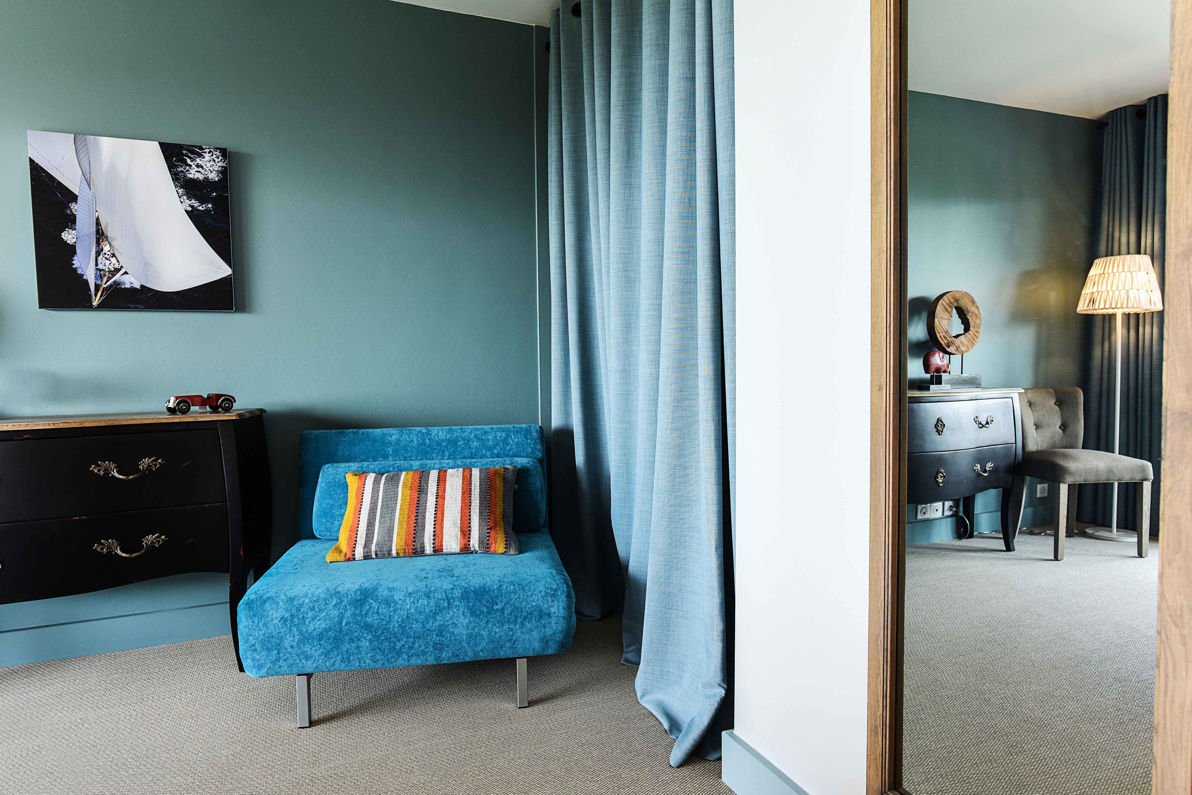 prestige apartment (for 6 people) | living room | 22-inch flat-screen tv with digital channels, tv