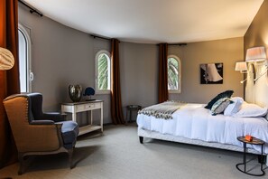 In-room safe, desk, free WiFi, bed sheets - Hôtel et Résidence La Réserve (Saint-Jean-de-Luz)