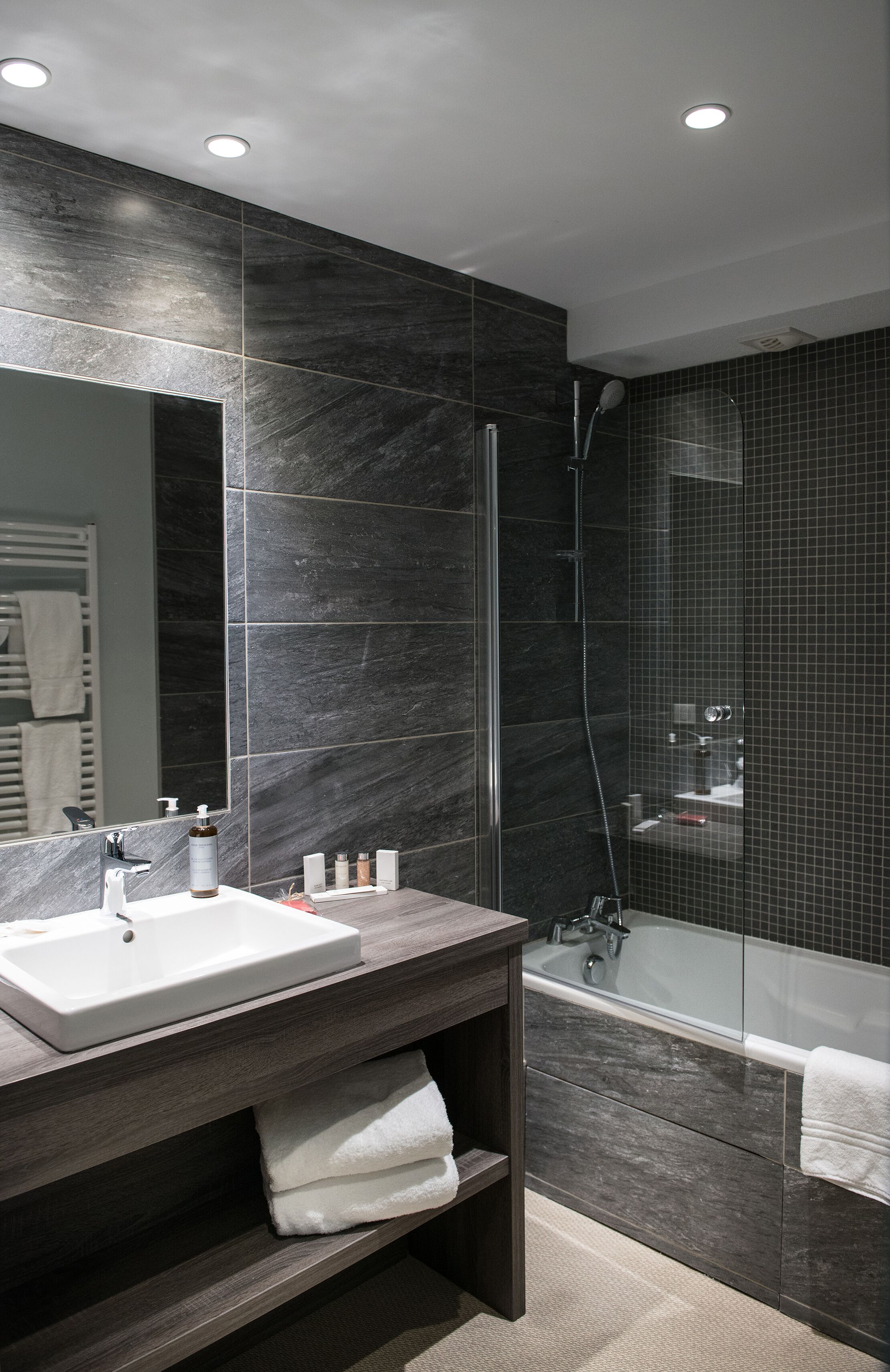 combined shower/bathtub, rainfall showerhead, bathrobes, towels