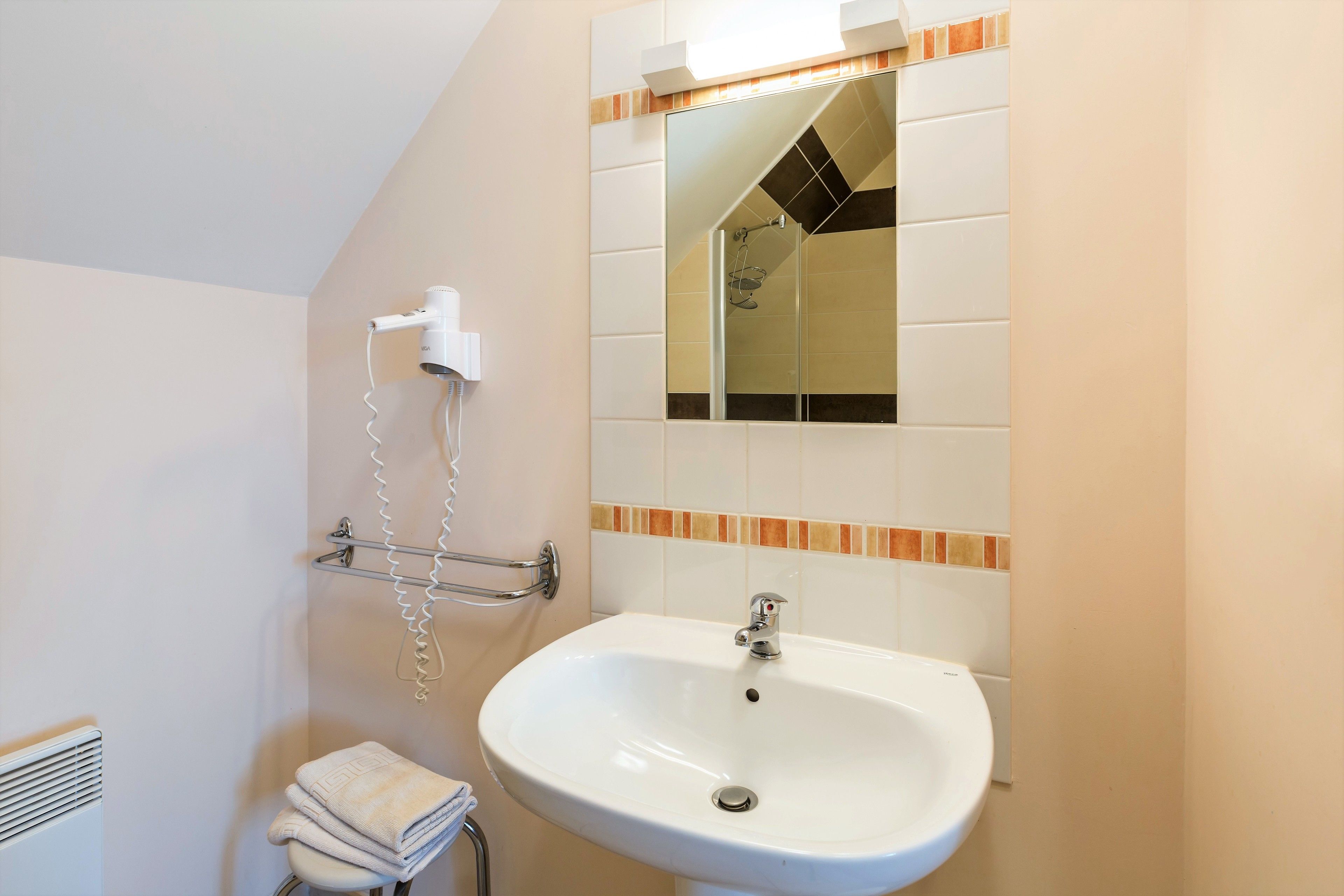 twin room | bathroom | rainfall showerhead, free toiletries, hair dryer, towels
