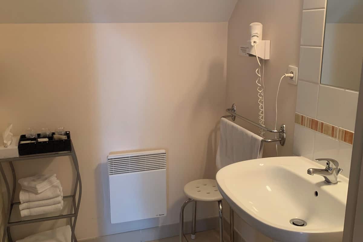 double room | bathroom | rainfall showerhead, free toiletries, hair dryer, towels