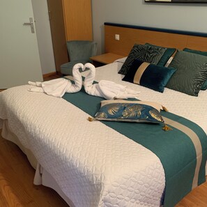 Ropa de cama de alta calidad, colchones viscoelásticos, minibar