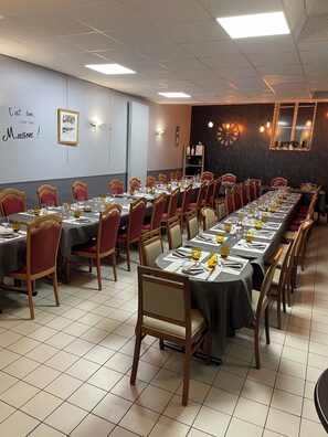 Breakfast, lunch, dinner served; French cuisine