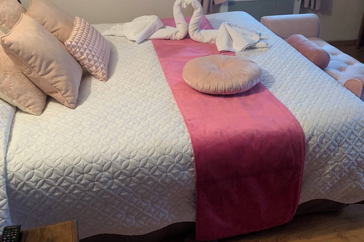 Literie de qualité supérieure, matelas mémoire de forme, minibar