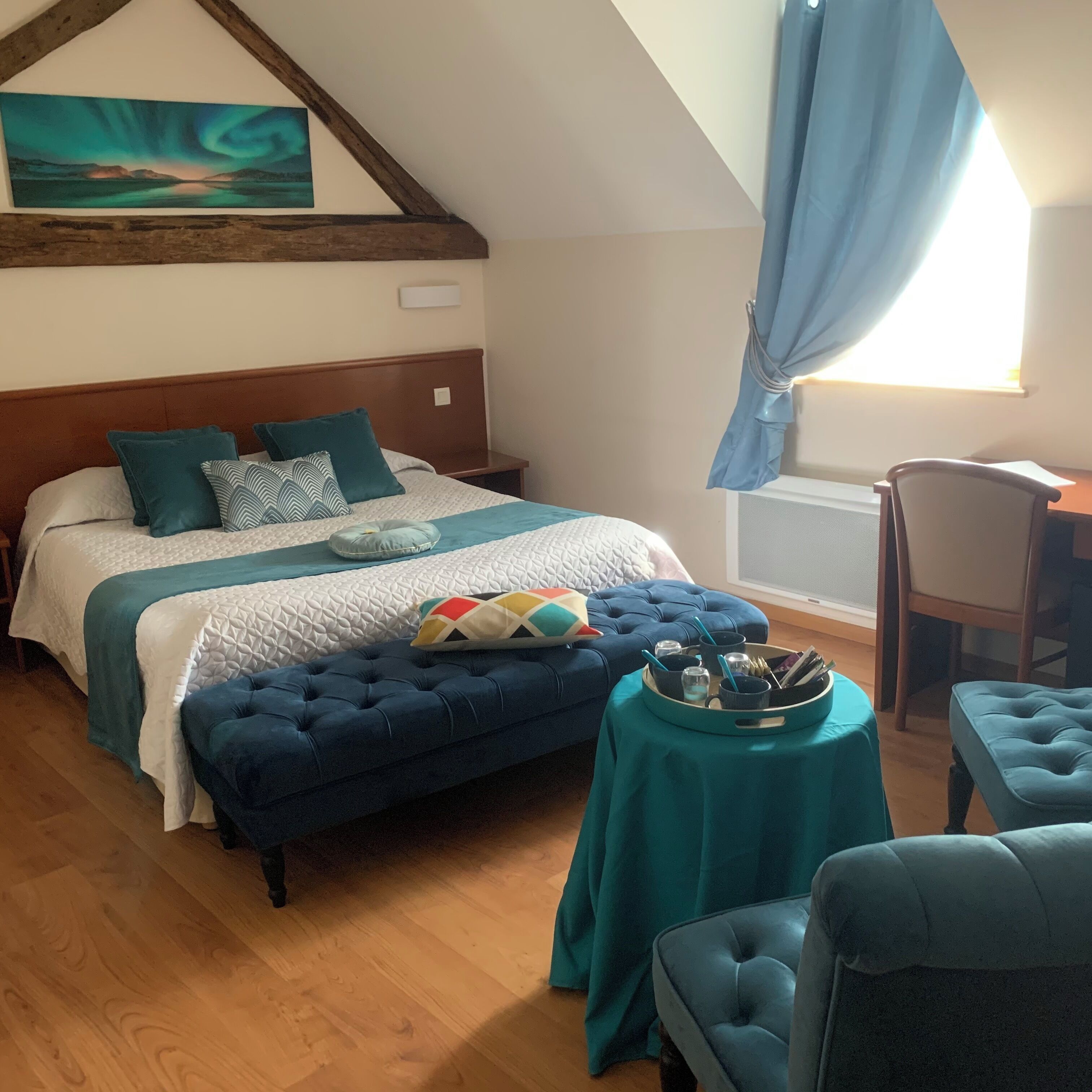 Chambre Double | Literie de qualité supérieure, matelas mémoire de forme, minibar