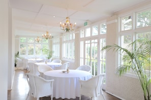 Dining - The Robertson Hotel (Robertson)