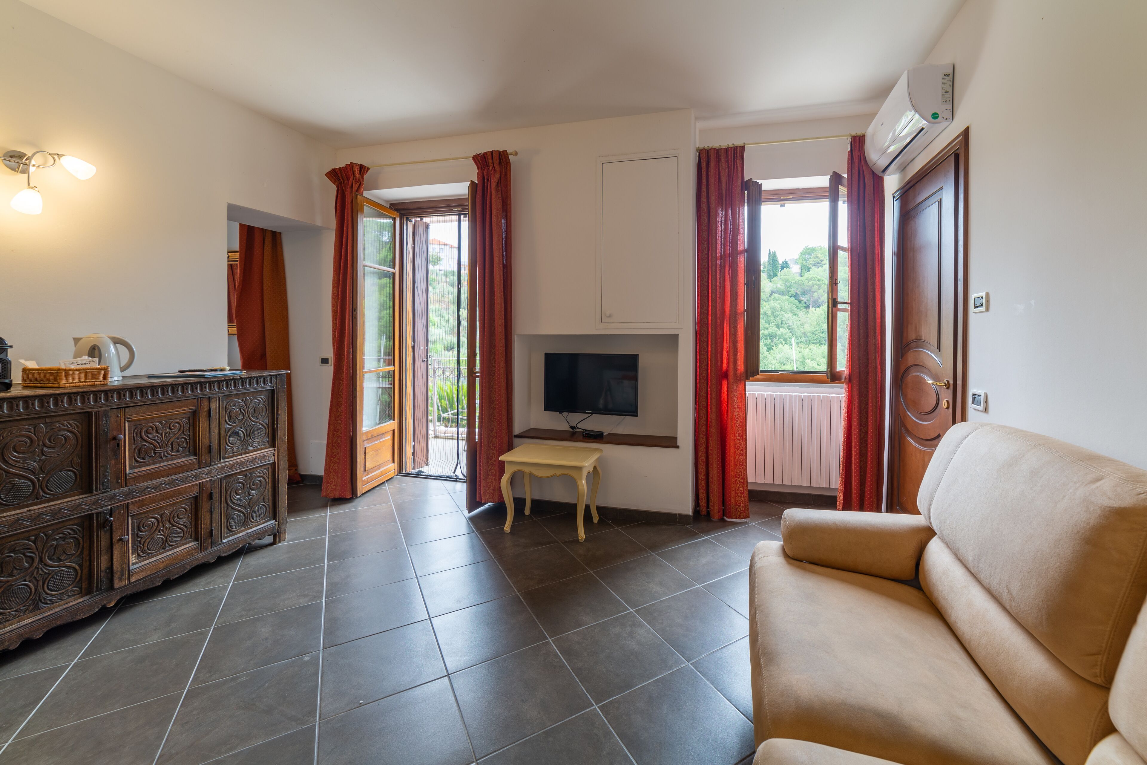 25-inch flat-screen tv with digital channels