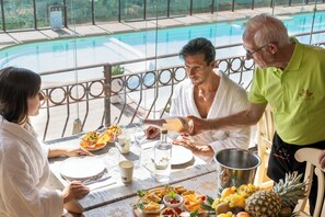 Frühstück, Mittagessen und Abendessen