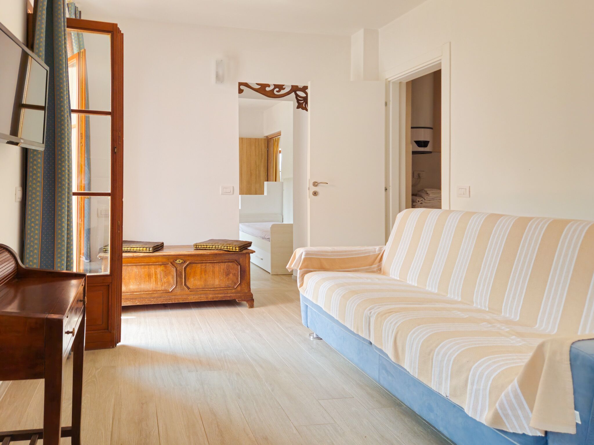 panoramic condo | living area | 25-inch flat-screen tv with digital channels