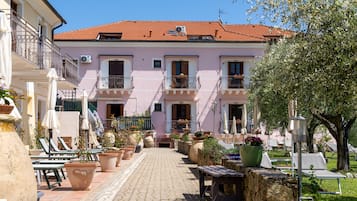 Esterni