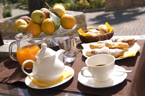 Daily buffet breakfast for a fee - Relais Il Casale (Tovo San Giacomo)