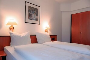 Quarto casal ou duplo standard | Frigobar, escrivaninha, espaço de trabalho para notebook