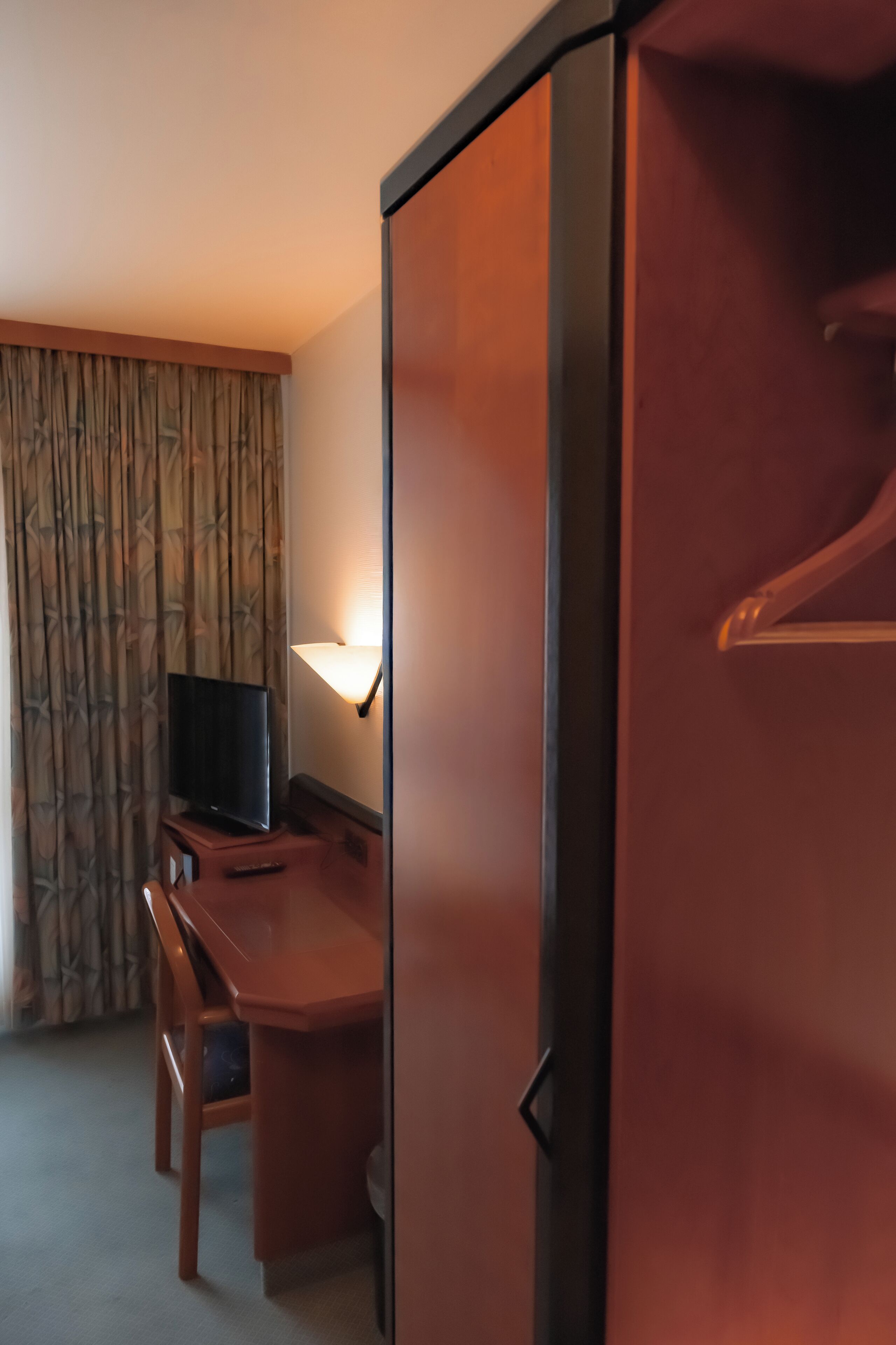 Standard Single Room | Minibar, desk, laptop workspace, blackout drapes