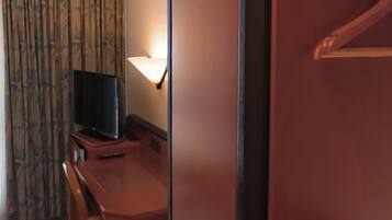 Standard Single Room | Minibar, desk, laptop workspace, blackout drapes