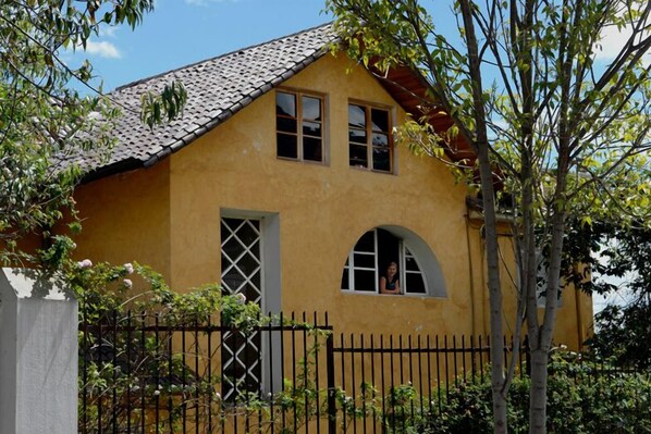 Front of property - La Casa Amarilla (Quito)