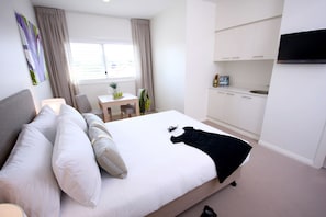 Standard Studio, 1 Queen Bed | Private kitchen | Microwave, espresso maker, coffee/tea maker, cookware/dishes/utensils - Domain Serviced Apartments (Ascot)