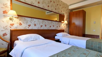 Twin Room | In-room safe, desk, blackout drapes, soundproofing