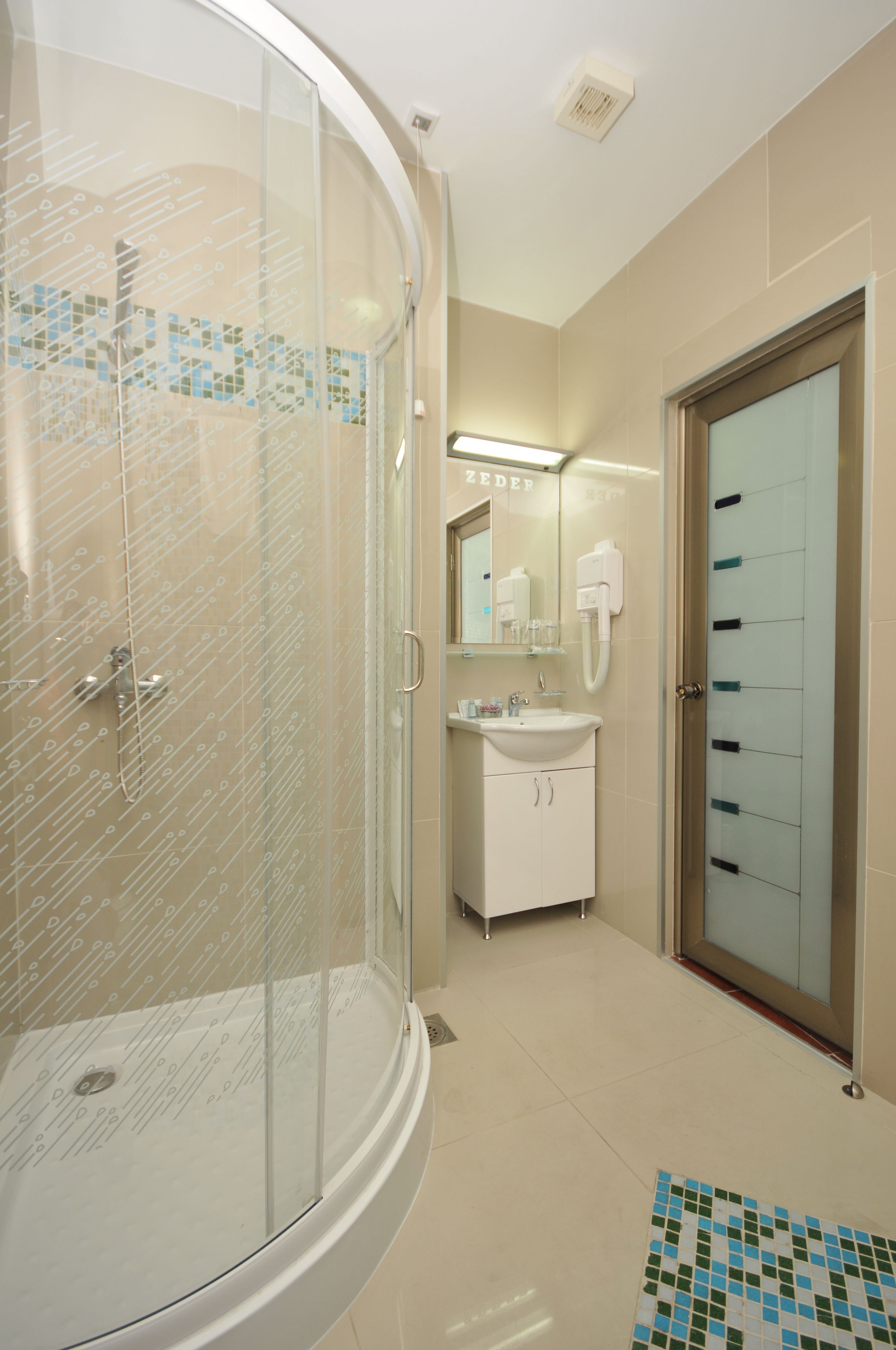 shower, rainfall showerhead, free toiletries, hair dryer