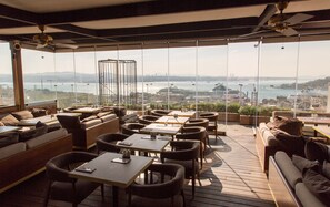 Breakfast, lunch, dinner served; French cuisine, ocean views  - Georges Hotel Galata (Istanbul)