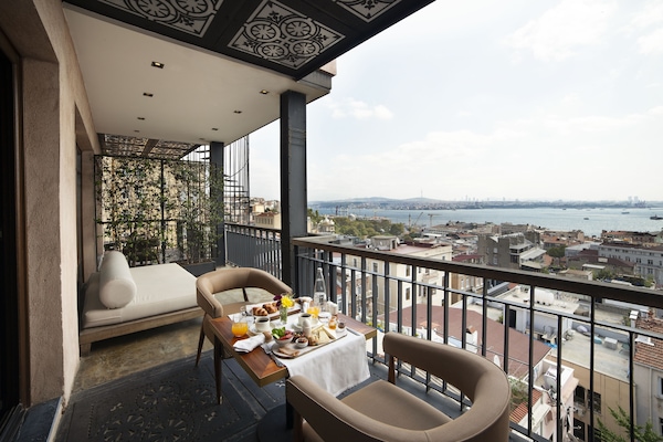 Panoramic Suite, Balcony, Sea View | Pemandangan balkoni