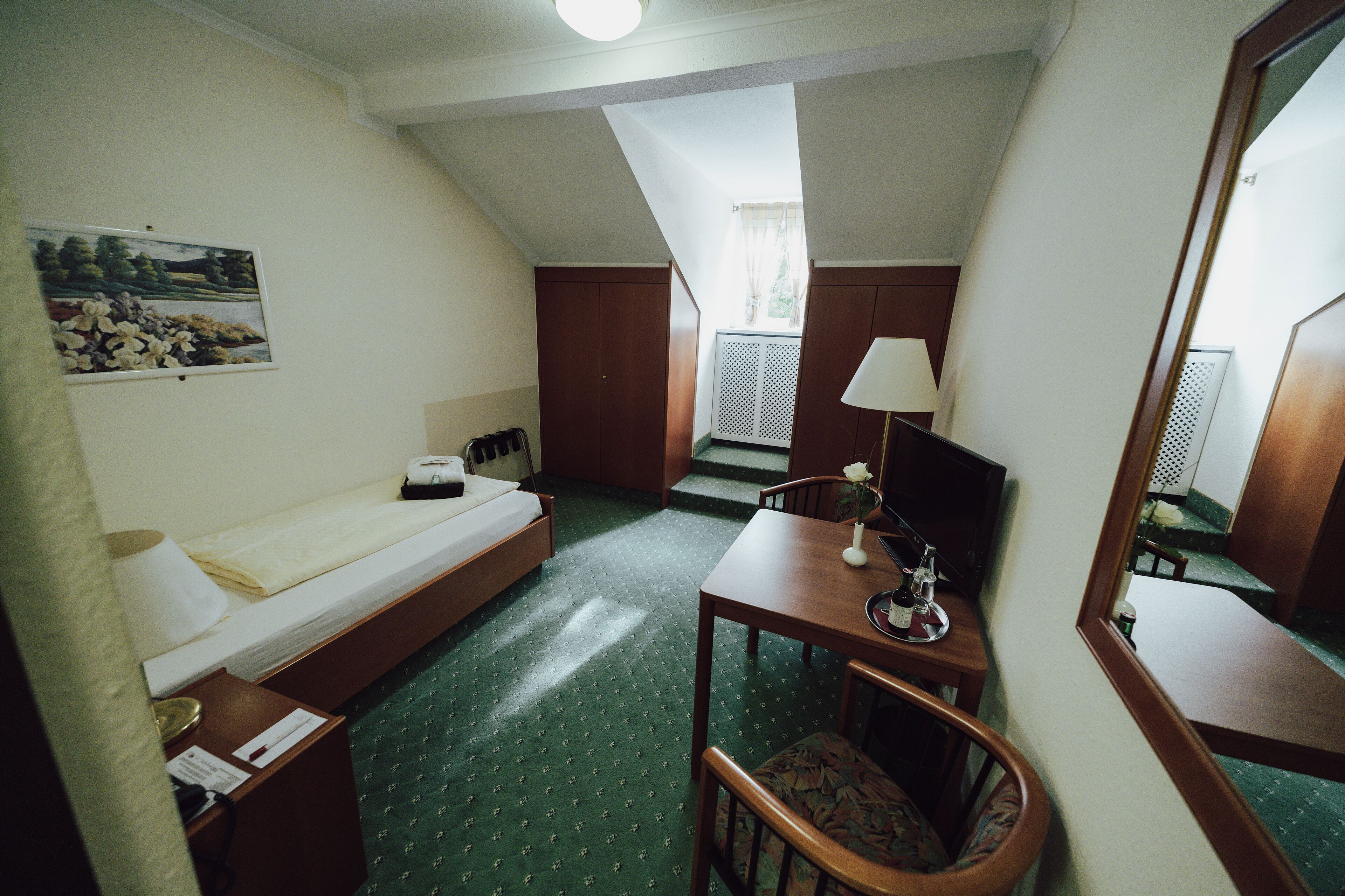 classic single room | hypo-allergenic bedding, pillow-top beds, in-room safe, desk