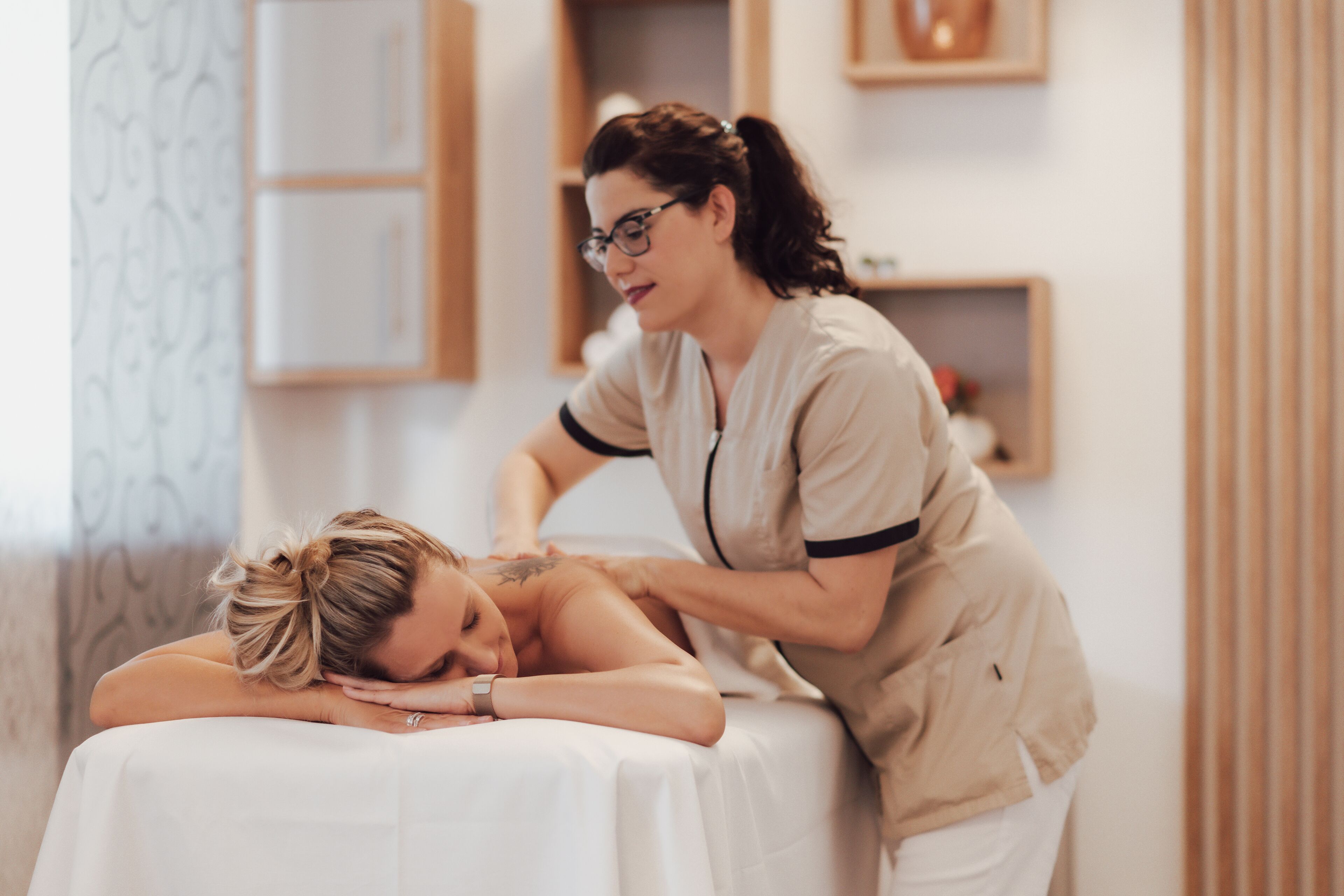 身体护理、身体磨砂、面部护理、指（趾）甲修剪和护理、按摩服务