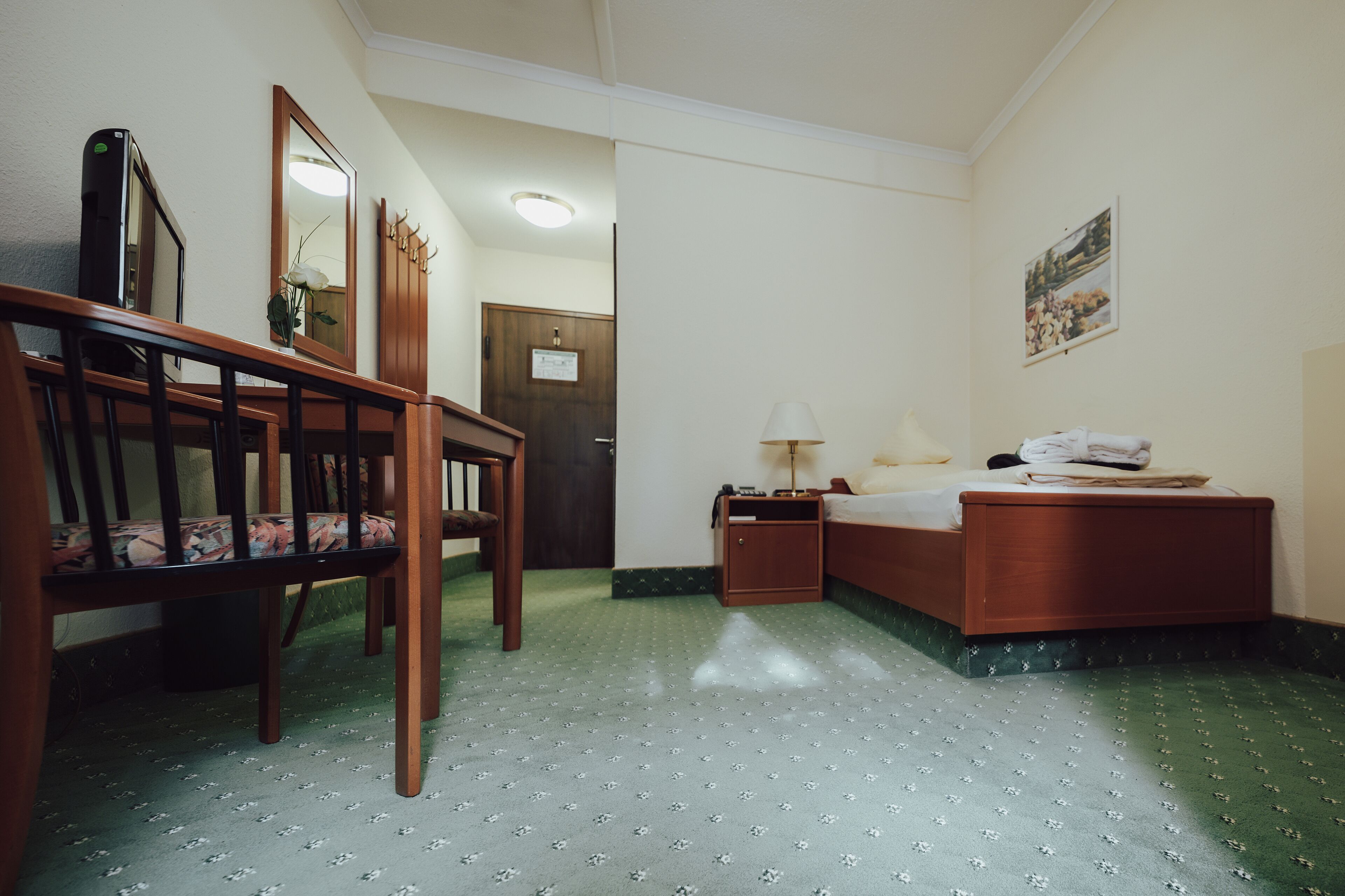 classic single room | hypo-allergenic bedding, pillow-top beds, in-room safe, desk