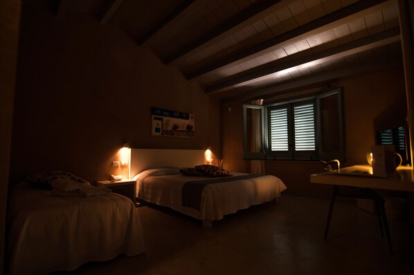 Comfort Double Room, 1 King Bed, Private Bathroom, Sea Facing