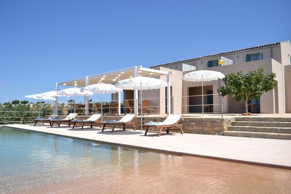 Outdoor pool, pool umbrellas, sun loungers
