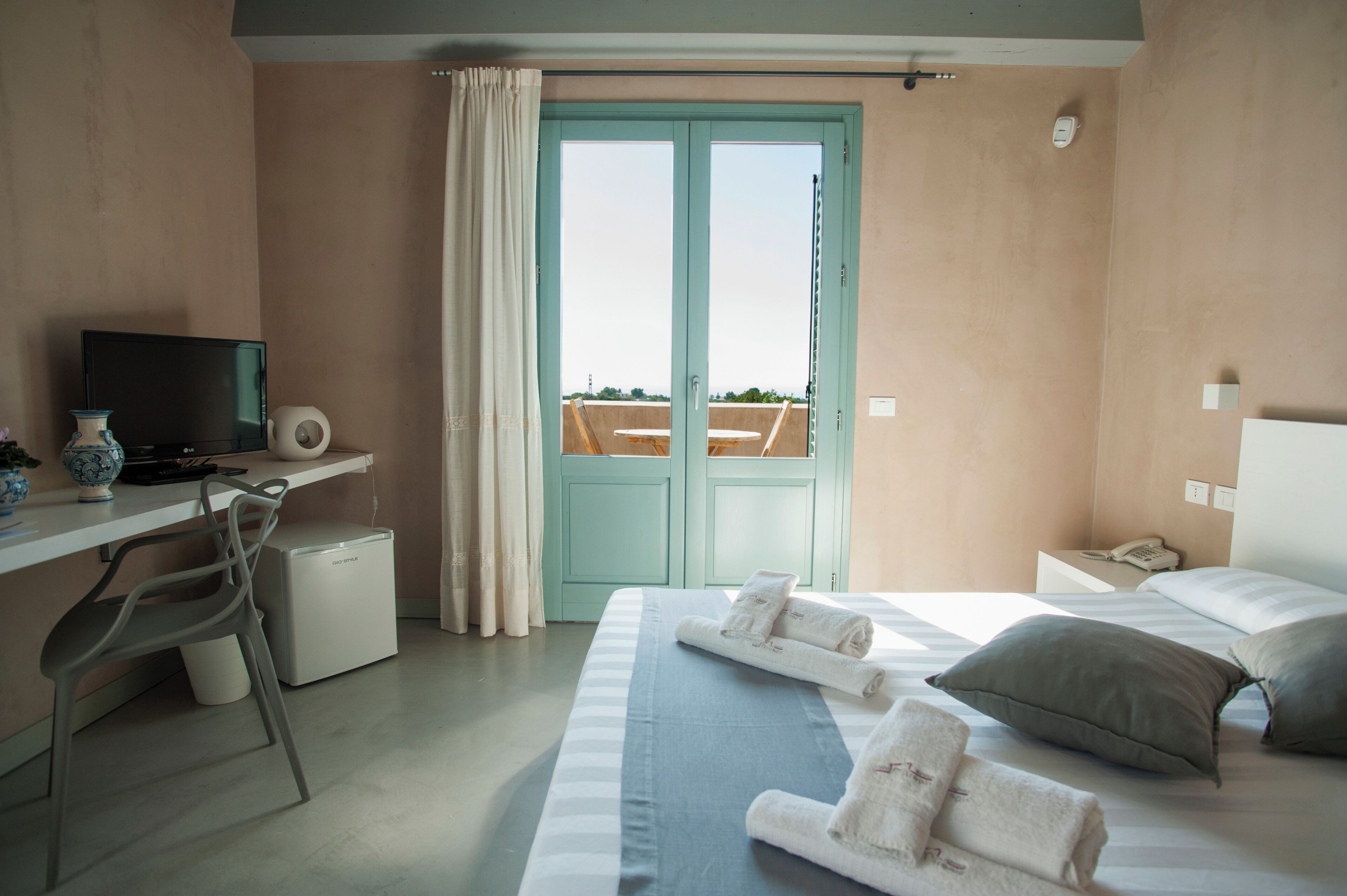 슈피리어 더블룸, 킹사이즈침대 1개, 테라스, 바다 전망 | 이집트산 면 시트, 고급 침구, 미니바, 객실 내 금고