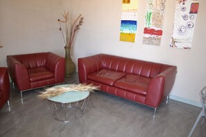 Coin salon dans le hall