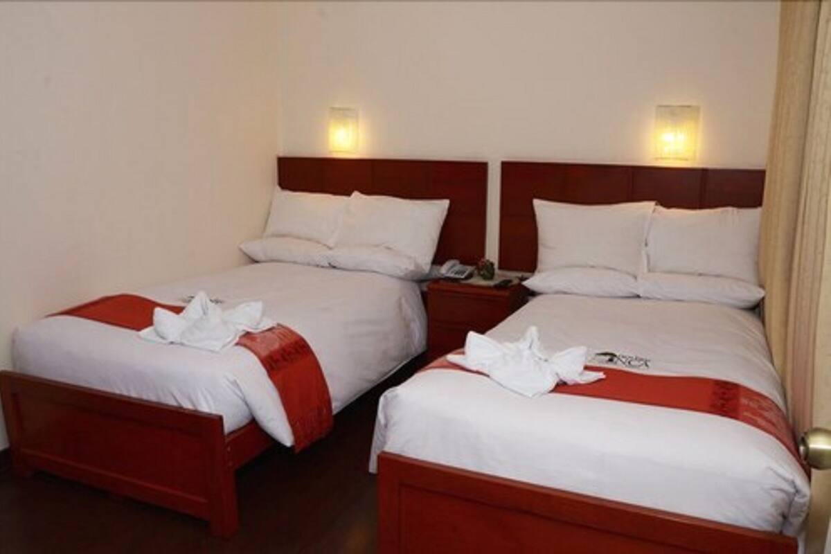 1 bedroom, premium bedding, down comforters, bed sheets