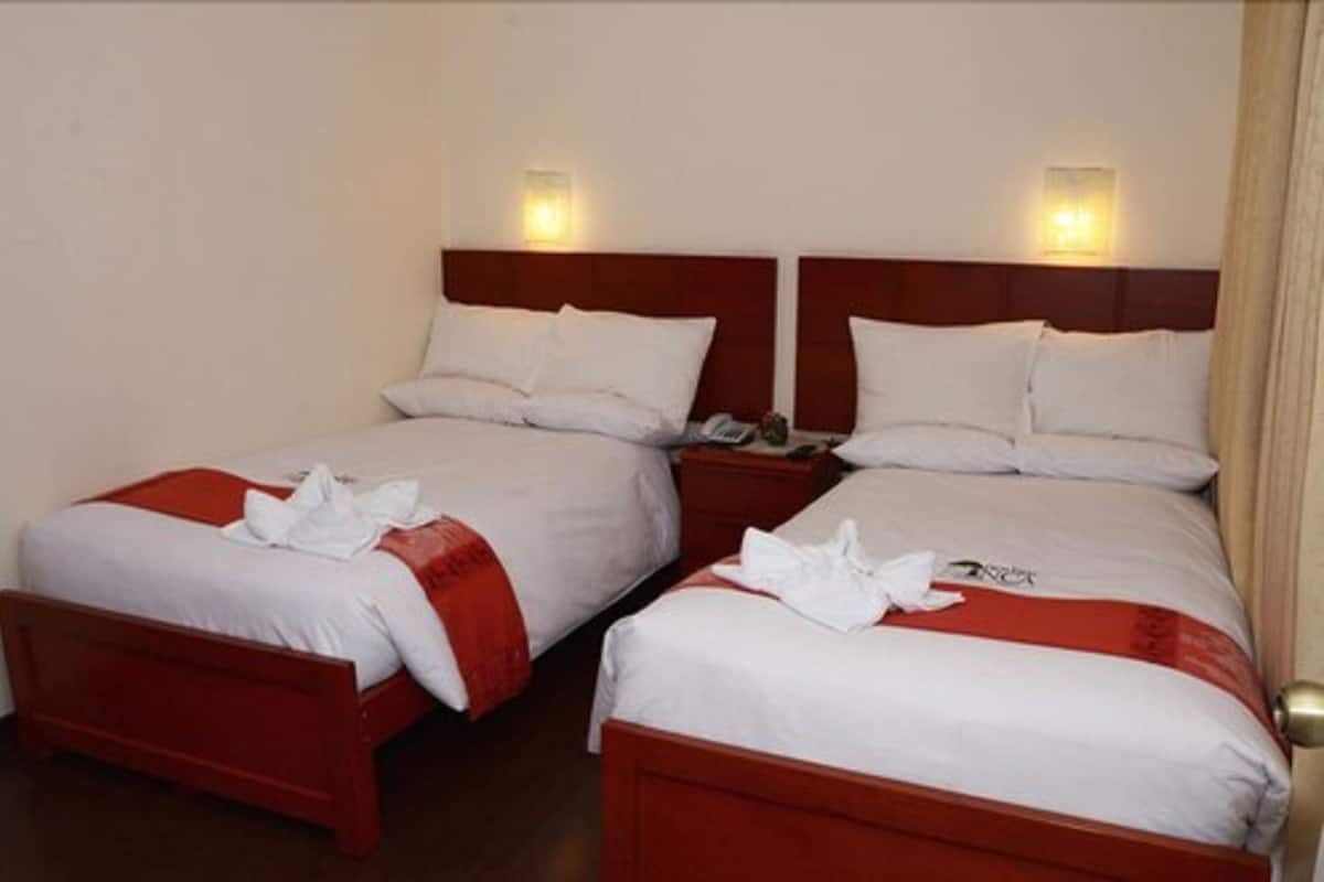 1 bedroom, premium bedding, down comforters, bed sheets